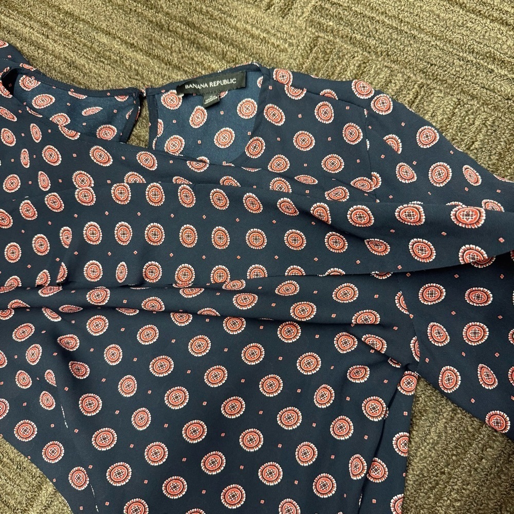 Banana Republic Long Sleeve Blouse Circular Print Ruffle Detail Red and Navy - Picture 6 of 10